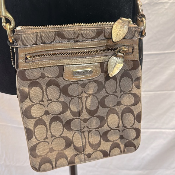 Coach Penelope Swingpack Purse - Picture 2 of 9